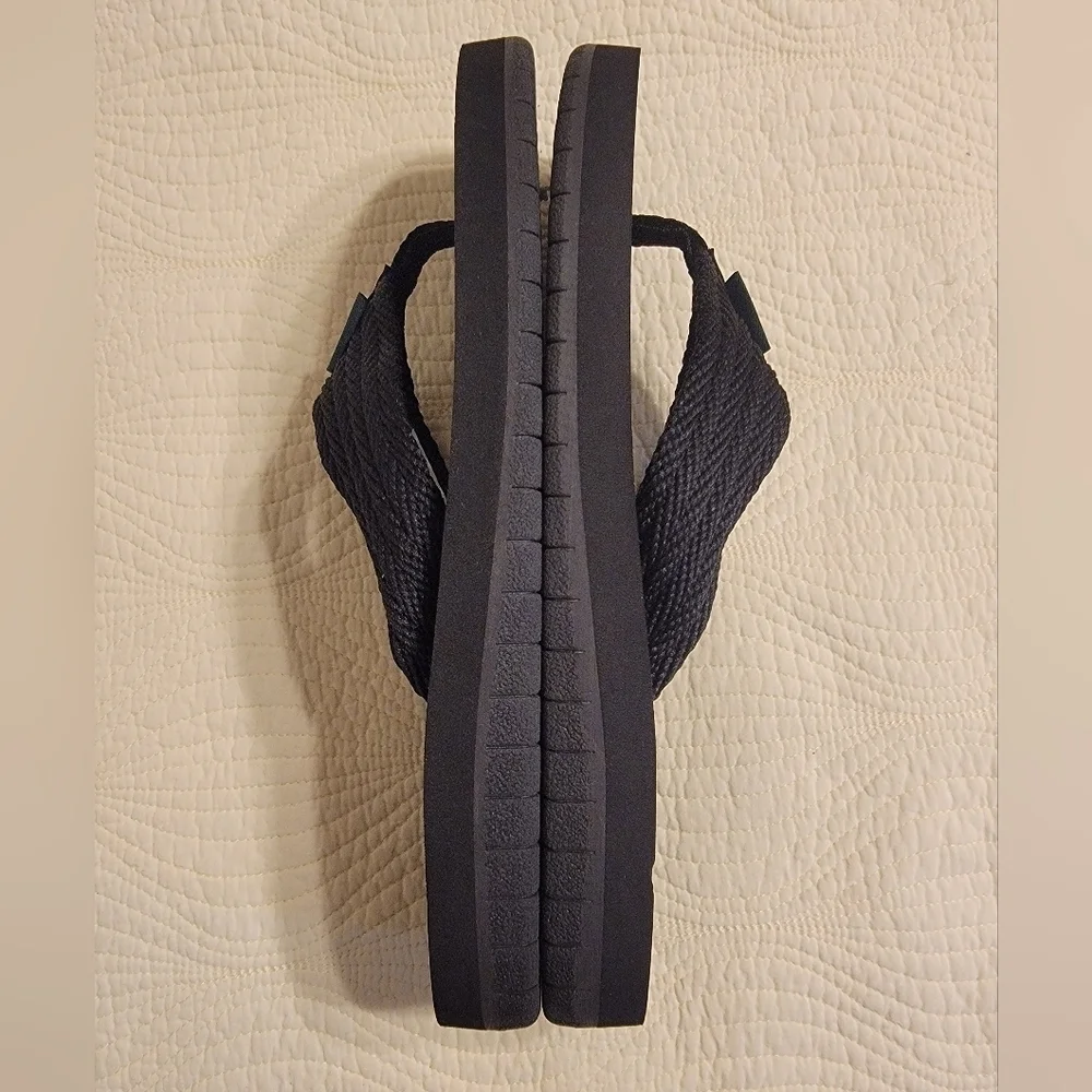 NWT Bass Men's Flip Flops, Size 8